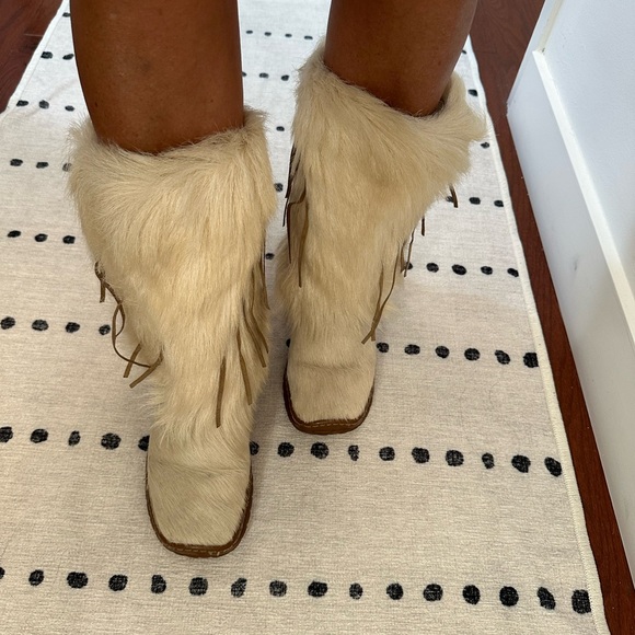 Women's Cream Fur Boots - Picture 3 of 5